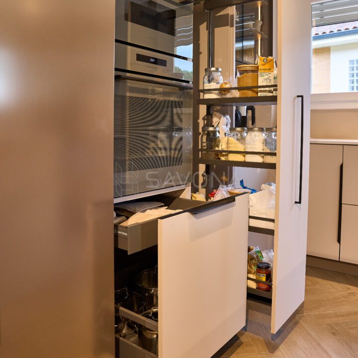 Cocina moderna con soluciones personalizadas — Savona Mueble, cocinas y muebles a medida en Barcelona